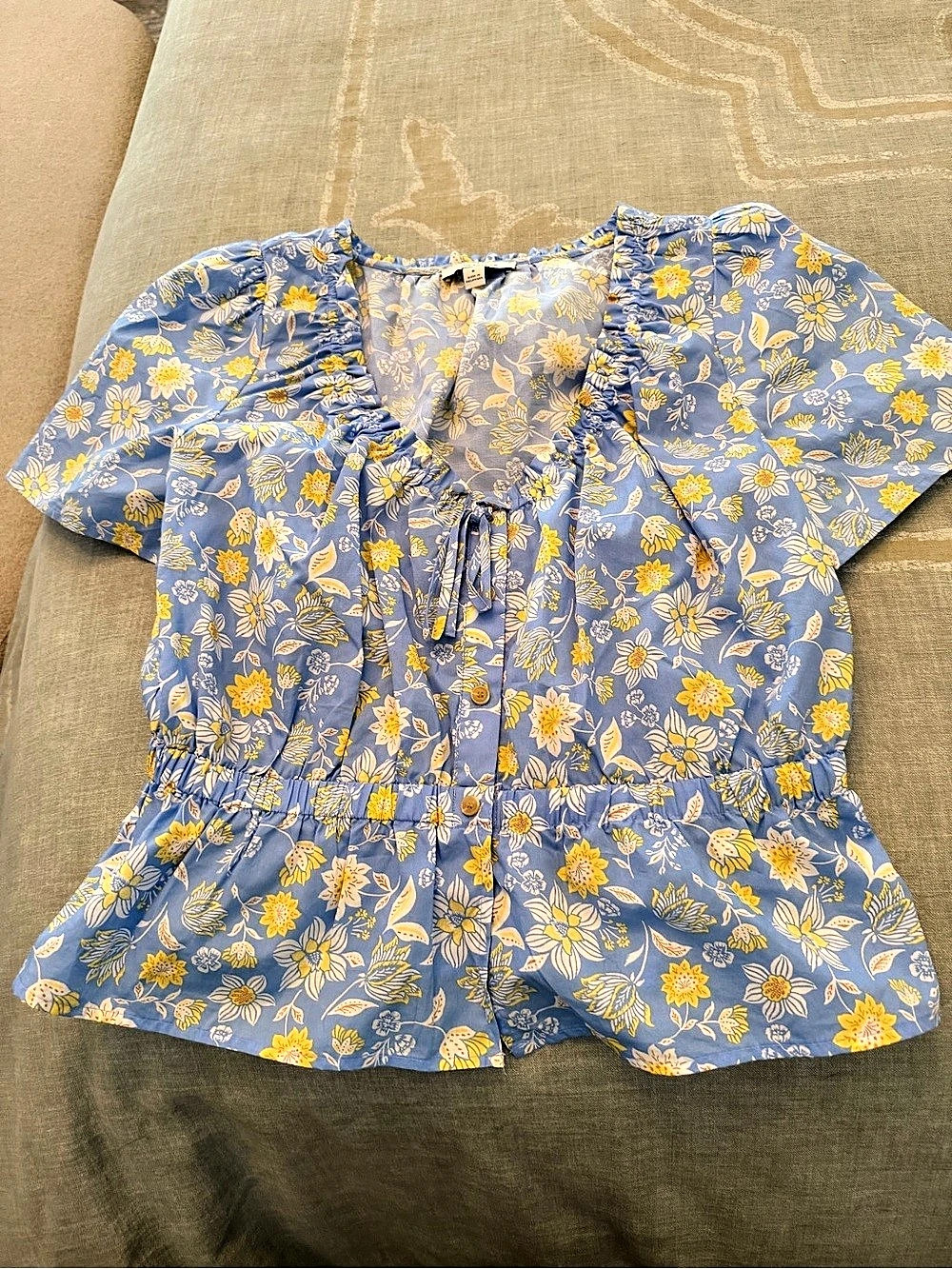 Ann Taylor Floral Peplum Blouse in Blue & Yellow Size Medium. Worn once.